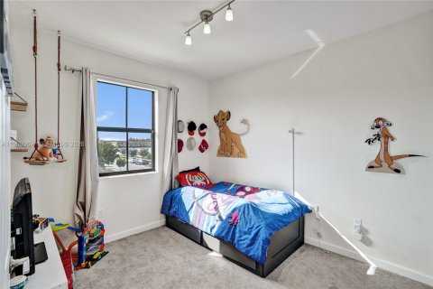 Townhouse in Hialeah, Florida 3 bedrooms, 153.29 sq.m. № 2020360 - photo 18