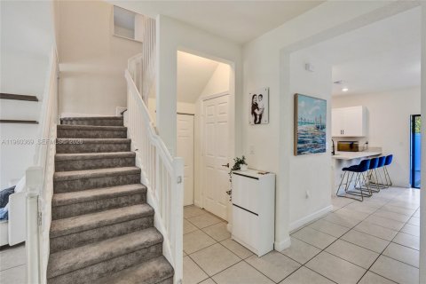 Townhouse in Hialeah, Florida 3 bedrooms, 153.29 sq.m. № 2020360 - photo 19