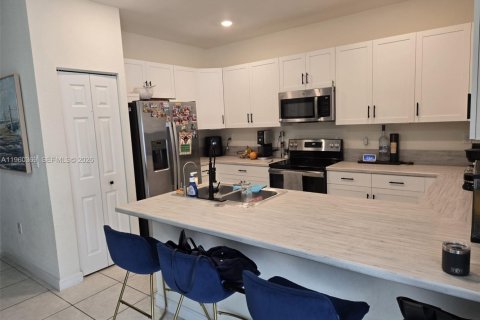 Adosado en venta en Hialeah, Florida, 3 dormitorios, 153.29 m2 № 2020360 - foto 5