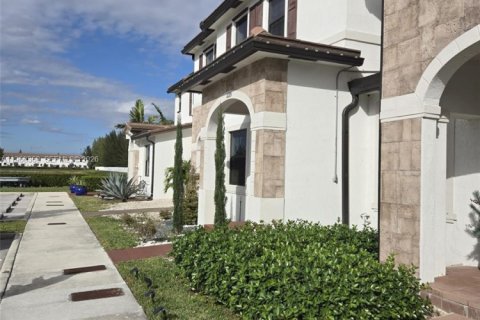 Adosado en venta en Hialeah, Florida, 3 dormitorios, 153.29 m2 № 2020360 - foto 9