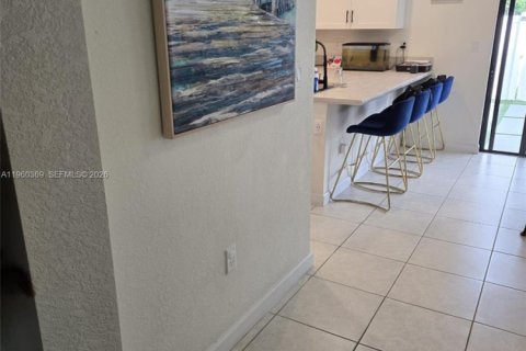 Adosado en venta en Hialeah, Florida, 3 dormitorios, 153.29 m2 № 2020360 - foto 3