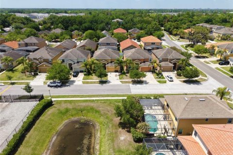 House in Kissimmee, Florida 6 bedrooms, 267 sq.m. № 2122233 - photo 2