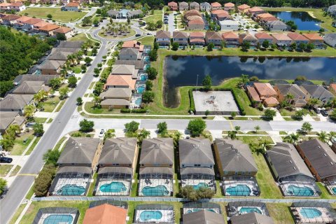 House in Kissimmee, Florida 6 bedrooms, 267 sq.m. № 2122233 - photo 4