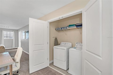 Casa en venta en Davenport, Florida, 8 dormitorios, 363.15 m2 № 2203987 - foto 27