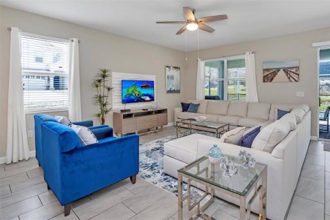 Casa en venta en Davenport, Florida, 8 dormitorios, 363.15 m2 № 2203987 - foto 5