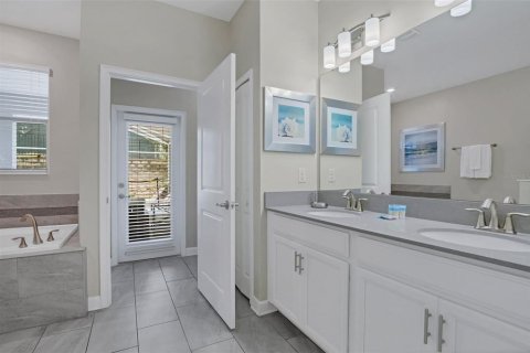 Casa en venta en Davenport, Florida, 8 dormitorios, 363.15 m2 № 2203987 - foto 12