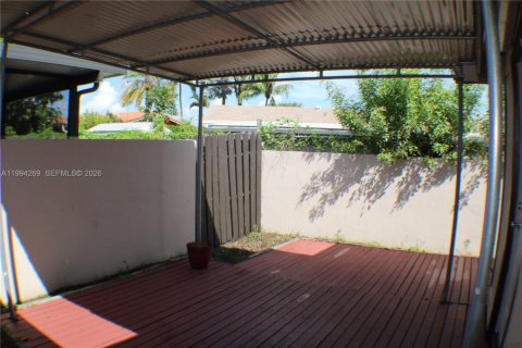 Adosado en venta en Miami, Florida, 3 dormitorios, 102.29 m2 № 2055886 - foto 10