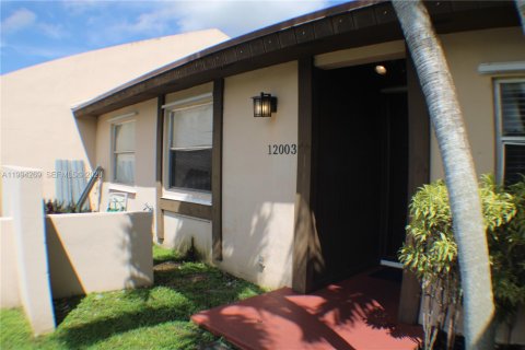 Adosado en venta en Miami, Florida, 3 dormitorios, 102.29 m2 № 2055886 - foto 2