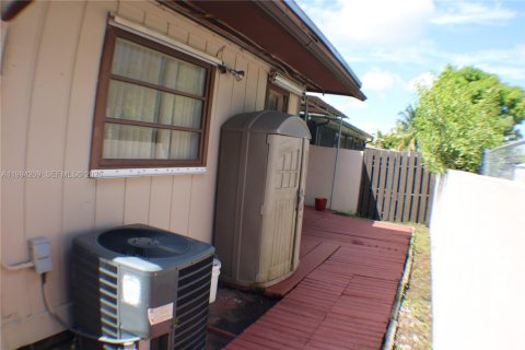 Adosado en venta en Miami, Florida, 3 dormitorios, 102.29 m2 № 2055886 - foto 4