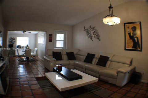 Adosado en venta en Miami, Florida, 3 dormitorios, 102.29 m2 № 2055886 - foto 5