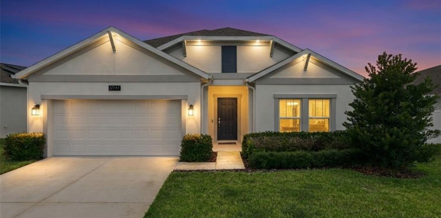 House in Groveland, Florida 4 bedrooms, 171.87 sq.m. № 2230525