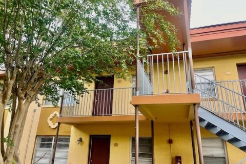 Снять в аренду кондоминиум в Орландо, Флорида 5 комнат, 65.03м2, № 1680176 - фото 1