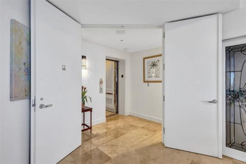 Condo in Longboat Key, Florida, 2 bedrooms № 2109547 - photo 4