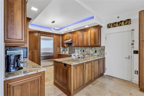 Condo in Longboat Key, Florida, 2 bedrooms № 2109547 - photo 25