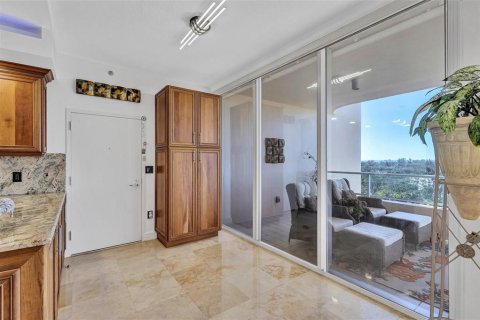 Condo in Longboat Key, Florida, 2 bedrooms № 2109547 - photo 26