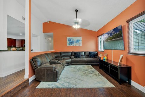 Townhouse in Winter Springs, Florida 3 bedrooms, 136.57 sq.m. № 1312495 - photo 5