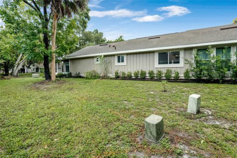 Townhouse in Winter Springs, Florida 3 bedrooms, 136.57 sq.m. № 1312495 - photo 23