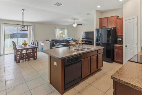 House in Ruskin, Florida 3 bedrooms, 143.07 sq.m. № 2219814 - photo 2
