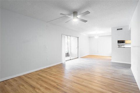 Condo in Casselberry, Florida, 2 bedrooms  № 1679433 - photo 7