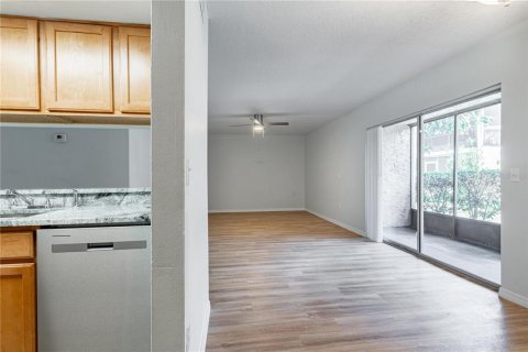 Condo in Casselberry, Florida, 2 bedrooms  № 1679433 - photo 6