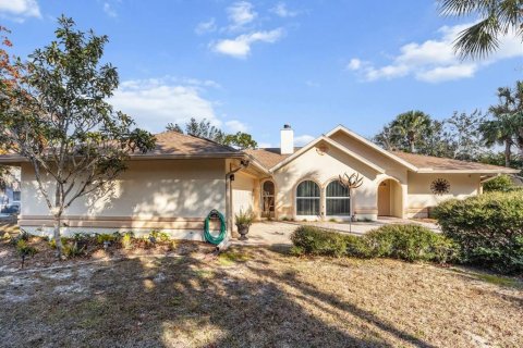 House in Crystal River, Florida 3 bedrooms, 177.44 sq.m. № 1553519 - photo 2