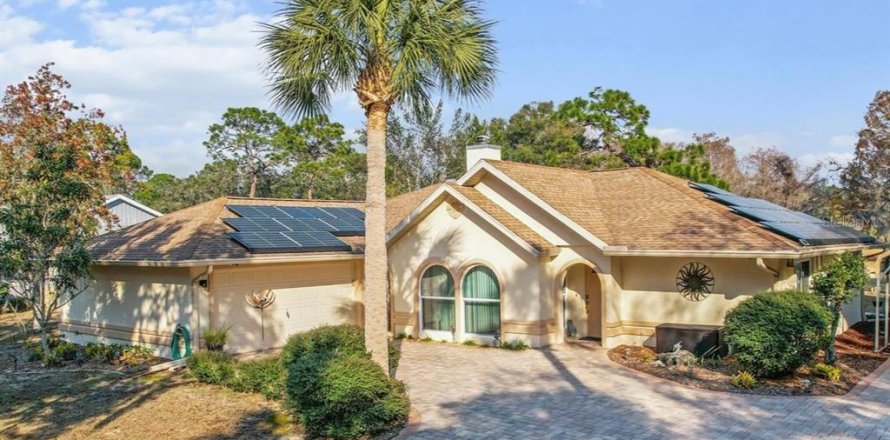 House in Crystal River, Florida 3 bedrooms, 177.44 sq.m. № 1553519
