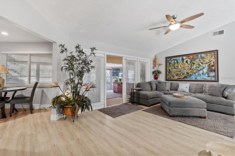 House in Crystal River, Florida 3 bedrooms, 177.44 sq.m. № 1553519 - photo 14