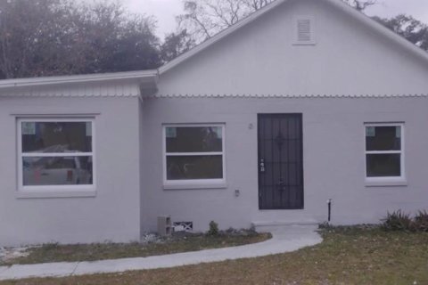 House in Orlando, Florida 3 bedrooms, 90.67 sq.m. № 2109100 - photo 2