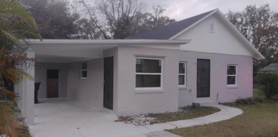 House in Orlando, Florida 3 bedrooms, 90.67 sq.m. № 2109100