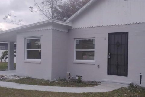 House in Orlando, Florida 3 bedrooms, 90.67 sq.m. № 2109100 - photo 3