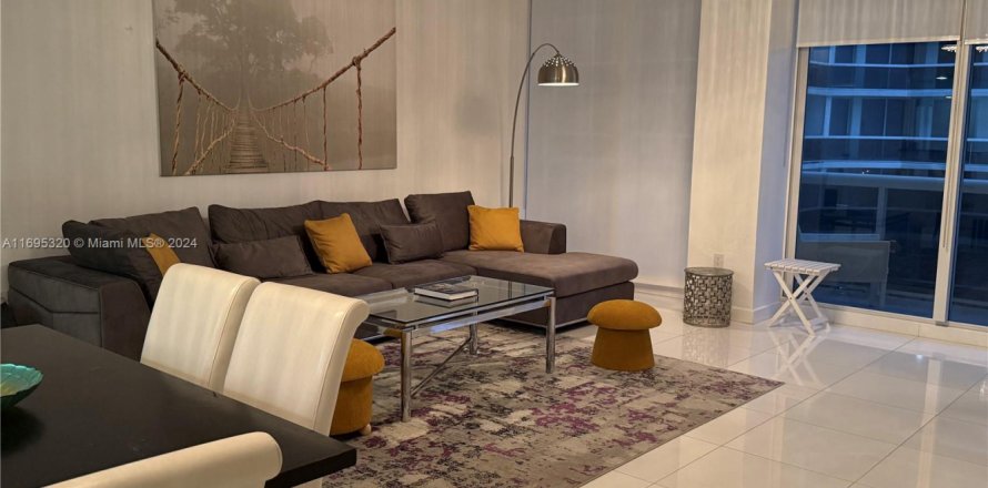 Кондоминиум с 2 спальнями в Серфсайд, Флорида № 1965643