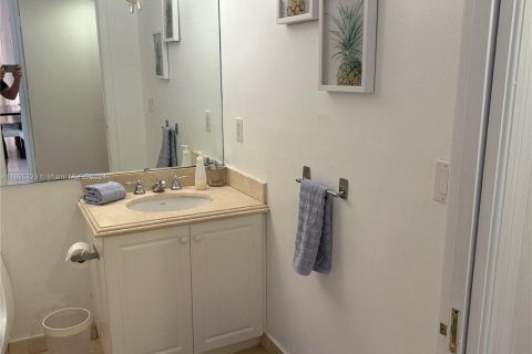 Купить кондоминиум в Серфсайд, Флорида 2 спальни, 161.65м2, № 1965643 - фото 15