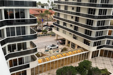 Купить кондоминиум в Серфсайд, Флорида 2 спальни, 161.65м2, № 1965643 - фото 18