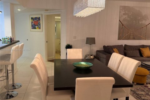 Купить кондоминиум в Серфсайд, Флорида 2 спальни, 161.65м2, № 1965643 - фото 2