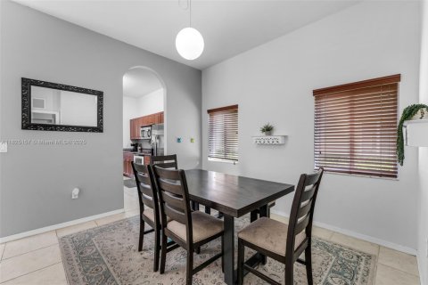 Townhouse in Homestead, Florida 3 bedrooms, 175.03 sq.m. № 1794357 - photo 15