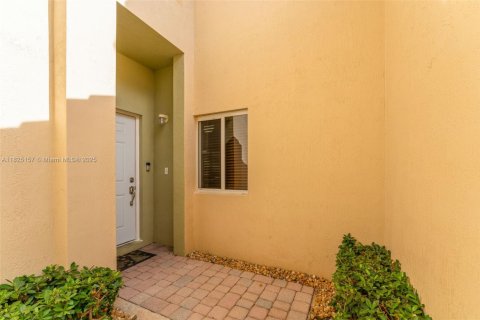 Townhouse in Homestead, Florida 3 bedrooms, 175.03 sq.m. № 1794357 - photo 9