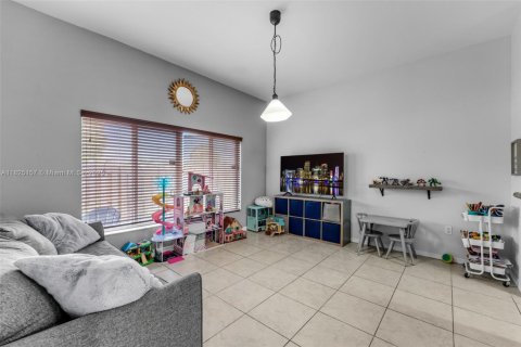Townhouse in Homestead, Florida 3 bedrooms, 175.03 sq.m. № 1794357 - photo 12