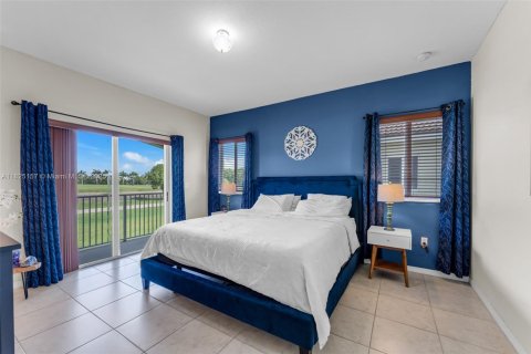 Townhouse in Homestead, Florida 3 bedrooms, 175.03 sq.m. № 1794357 - photo 16