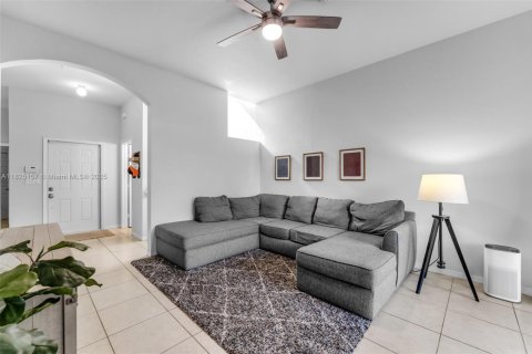 Townhouse in Homestead, Florida 3 bedrooms, 175.03 sq.m. № 1794357 - photo 11
