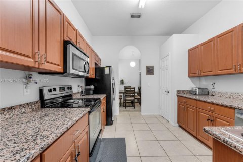 Townhouse in Homestead, Florida 3 bedrooms, 175.03 sq.m. № 1794357 - photo 13