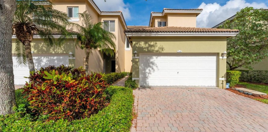 Townhouse in Homestead, Florida 3 bedrooms, 175.03 sq.m. № 1794357