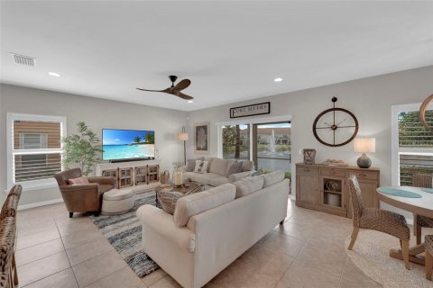 Townhouse in Fort Myers, Florida 3 bedrooms, 187.48 sq.m. № 1841633 - photo 15