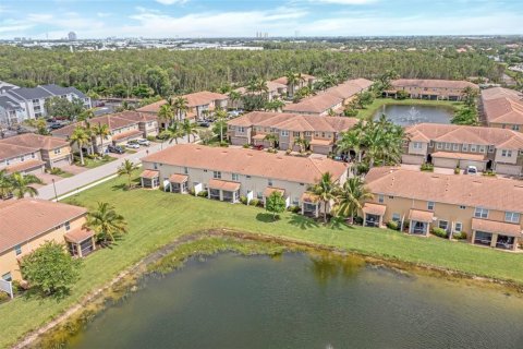 Townhouse in Fort Myers, Florida 3 bedrooms, 187.48 sq.m. № 1841633 - photo 8