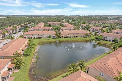 Townhouse in Fort Myers, Florida 3 bedrooms, 187.48 sq.m. № 1841633 - photo 9