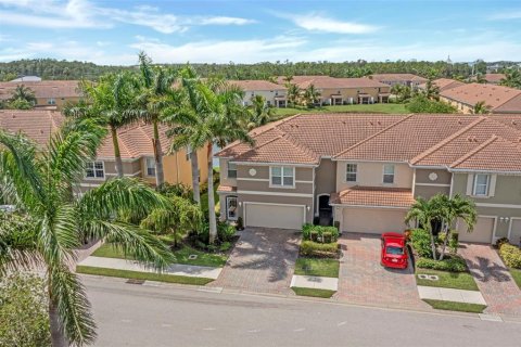 Townhouse in Fort Myers, Florida 3 bedrooms, 187.48 sq.m. № 1841633 - photo 12