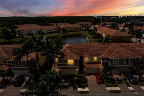 Townhouse in Fort Myers, Florida 3 bedrooms, 187.48 sq.m. № 1841633 - photo 10
