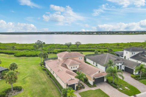 House in Bradenton, Florida 4 bedrooms, 321.44 sq.m. № 1649135 - photo 4