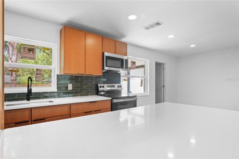 House in Casselberry, Florida 3 bedrooms, 94.02 sq.m. № 1900719 - photo 13
