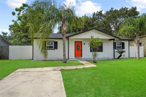 House in Casselberry, Florida 3 bedrooms, 94.02 sq.m. № 1900719 - photo 1