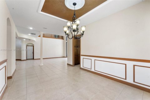 House in Wellington, Florida 5 bedrooms, 386.75 sq.m. № 2088420 - photo 9